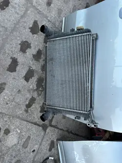 Intercooler OEM 7N VW Sharan II:lle - Käytetty