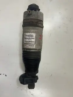 Ilmajousi oikea taka OEM 7L8616020C Audi Q7