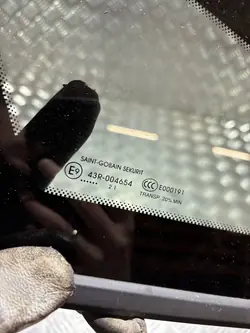 Vitre latérale gauche arrière OEM PK23104 pour Citroen C4