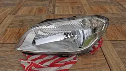 FARO ESQUERDO SKODA FABIA II LIFT 5J1941015C