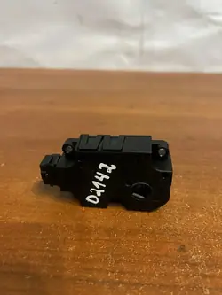 Klappenmotor D2142 für Audi A6 4B2 C5 2001 Benzin