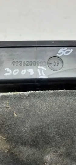 Nedre vindrutetätning OEM 7104992 - Begagnat skick