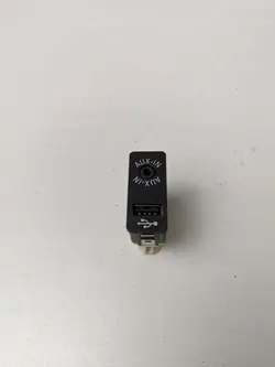 Enchufe USB BMW OEM 84109237654 para 5 GT F07
