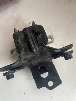 Soporte de caja AUDI A1 8X 6R0199555F 1.4TDI
