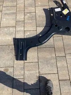 OEM 7E0805062B Fram höger stegbeklädnad - Begagnad