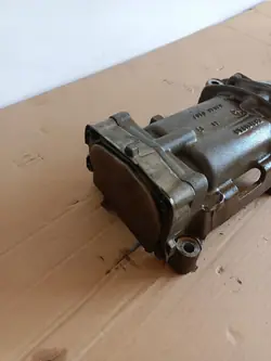 Pompe à huile OEM 4621513AD pour PT Cruiser 2.4 16V
