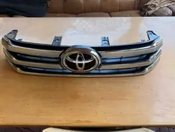 Grille Toyota OE OEM 753120K050 pour Hilux VIII 8