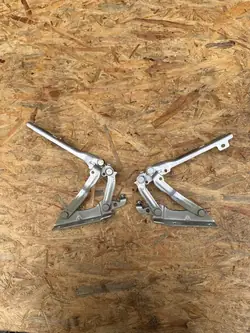 VW Golf VI 2008-2013 Bisagra de capó derecha 5K0823302B