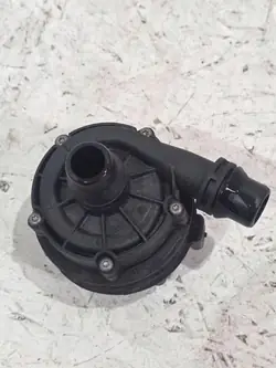 Pompe à eau auxiliaire BMW OE 8637953 - Occasion