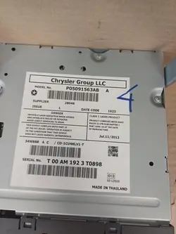 Jeep Cherokee CD-vaihtaja OEM P05091563UB - Käytetty