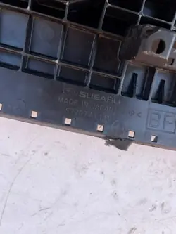 Plaque pare-chocs avant OEM 57707AL110 Subaru Outback