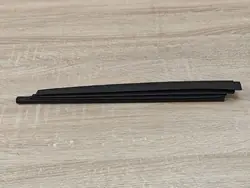 Kattoikkunan kiskon kansi oikea Audi A5 OEM 8D9877782A