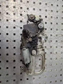 Hinterer linker Scheibenwischermotor VW T5