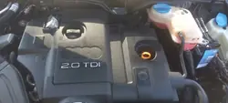 Audi A4 B7 2.0 TDI Moottorikansi OEM 038103925FD/FG