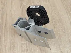 Rechter Radiatorbevestiging OEM 8738928 BMW