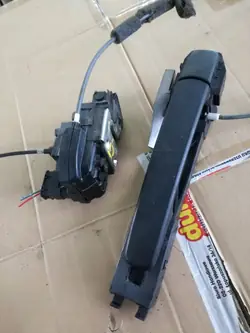 Manija de puerta trasera izquierda Nissan X-Trail T31 2008-2013