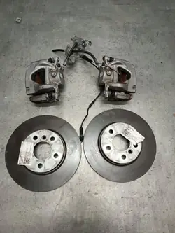 Jeu d'étriers de frein avant OEM 6866297 pour BMW 2 F45