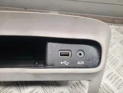 Porta USB OEM 68229840AA para Chrysler Pacifica 2018