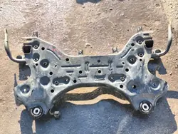 Soporte motor delantero OEM 62401-D7650 usado