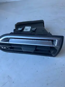 Grelha de ventilação direita OEM #29 para Citroen C4 Picasso II