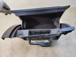 Matkustajan hansikaslokero OEM 3V1857097AQ33 Skoda Superb III