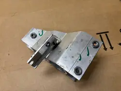 BMW X4 G02 Jäähdyttimen Kiinnike OEM 7399965-10