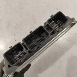 Moottorin ohjausyksikkö Peugeot 207 OE 9663755480