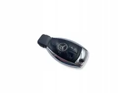 Llave Mercedes OEM UHP2247 - 3 Botones Plata Usada
