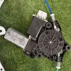 Motor do elevador de vidro dianteiro esquerdo OPEL CORSA E