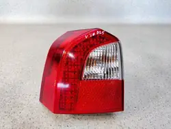 Lámpara trasera izquierda Volvo V70 III 31395072