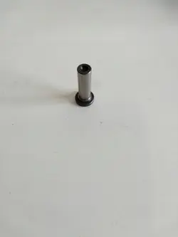Venttiiliopas sylinterikansi Ford Escort 1989 OEM 1475650