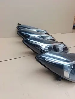 Faros Derecho Toyota Yaris III 2014-2016 MKJ764R