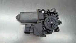 Vasemmalla etuikkunamoottori Audi A6 C5 4B0959801E