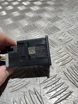 Ford Puma MK2 USB-C-portti M1TT-14F014-AC
