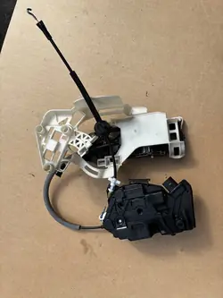 Höger Bakdörrslås TIGUAN PASSAT CC SUPERB II 5N0839016A