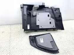 Painel Lateral Direito Porta-Malas OEM 7437918 BMW G31