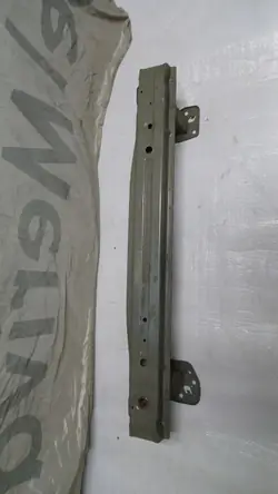 Nissan NV200 framstötskåpsförstärkning OEM 62030BJ00A