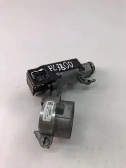 Pieza estacionaria Opel Corsa E OEM 13446128