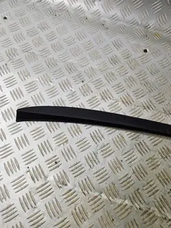 OEM LISTWA SZYBY CZOLOWEJ PRZEDNIEJ PRAWA PRZEDNIA FORD FOCUS MK3