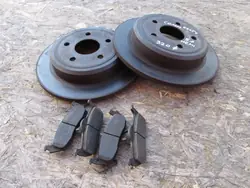 Jeep Commander I taka-akselin jarrulevy 320mm + palat OEM