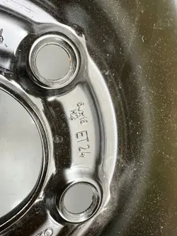 Audi OEM 80A601027B 689 Vante 18" Käytetty Kunnossa