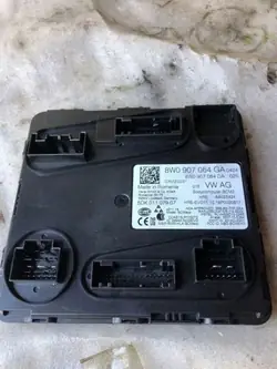 Audi A4 Mukavuusmoduuli OEM 8W0907064GA Käytetty