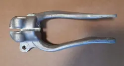 Vänster fram fjädringsgaffel fäste OEM 686592901 BMW 5