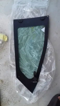 Vitre latérale arrière gauche OEM 00048012 - Toyota Aygo