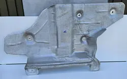 OEM 7P0825681 lämpösuoja Volkswagen Touaregille