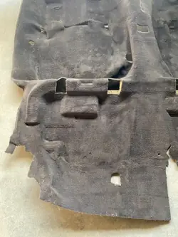 Gebrauchte schwarze Bodenmatte OEM WYKŁADZINA/SDV10555