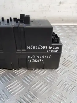 Centrale vergrendelingspomp OEM 2208000648 - Gebruikt