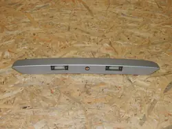 VW T5 takaluukun lista OEM 7H0827329C valaistuksella