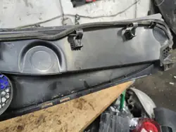 PARPEU109 Cache-brise plastique pour Peugeot Partner II
