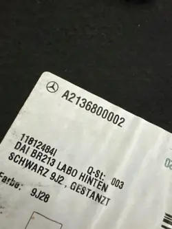 Tapete de porta-malas Mercedes-Benz OEM A2136800002 usado